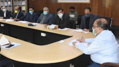 Photo of सौंग बाँध पेयजल योजना के सम्बन्ध में उच्च अधिकार प्राप्त समिति की बैठक करते हुएः मुख्य सचिव