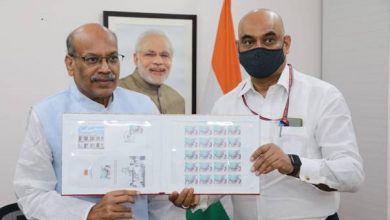 Photo of केंद्रीय राज्य मंत्री संजय धोत्रे ने महात्मा गांधी की ओडिशा की पहली यात्रा के 100 साल पूरे होने पर स्मारक डाक टिकट जारी किया