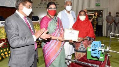 Photo of केन्द्रीय वस्त्र मंत्री श्रीमती स्मृति जुबिन ईरानी ने कहा, भारत अगले दो साल में रेशम उत्पादन में पूरी तरह आत्मनिर्भर होगा