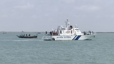 Photo of Indian Coast Guard apprehends Pakistani boat with 30 kgs of heroin off Jakhau, Gujarat