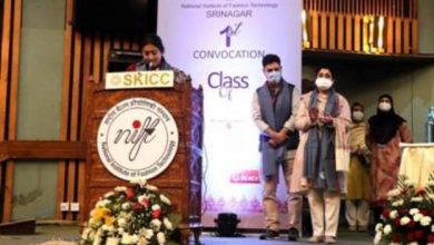 Photo of केंद्रीय कपड़ा मंत्री श्रीमती स्मृति जुबिन इरानी ने राष्ट्रीय फैशन प्रौद्योगिकी संस्थान (निफ्ट) श्रीनगर के पहले दीक्षांत समारोह की अध्यक्षता की