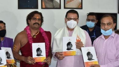 Photo of मुख्यमंत्री ने किया पुस्तक मानस मोती का विमोचन
