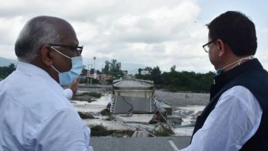 Photo of नदी के अधिक बहाव से क्षतिग्रस्त हुए रानीपोखरी पुल का स्थलीय निरीक्षण करते हुएः सीएम