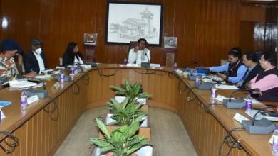 Photo of विभिन्न विभागों के वरिष्ठ अधिकारियों के साथ अलग-अलग समीक्षा बैठक करते हुएः मुख्य निर्वाचन अधिकारी श्रीमती सौजन्या