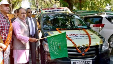 Photo of सिद्धार्थ नाथ सिंह ने एमएसएमई अभियान दल को हरी झंडी दिखाकर आगे की यात्रा के लिए रवाना किया