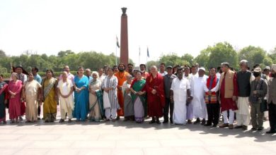 Photo of पद्म पुरस्कार 2022 के विजेताओं के दूसरे बैच ने राष्ट्रीय युद्ध स्मारक का भ्रमण किया और भारत के वीर शहीदों को नमन किया