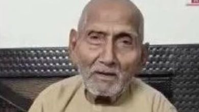 Photo of संत जीवनशैली और योग है वाराणसी के 126 वर्ष के बाबा शिवानंद के दीर्घायु और स्वस्थ होने का राज