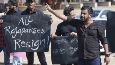 Photo of Sri Lanka crisis: विपक्षी दलों ने मांगा राष्ट्रपति का इस्तीफा, सरकार में शामिल होने का प्रस्ताव अस्वीकार किया