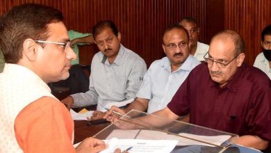 Photo of यू एल डी बी मिशन के अंतर्गत प्रस्तुतिकरण व बैठक की समीक्षा करते हुएः सौरभ बहुगुणा