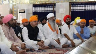 Photo of सीएम पुष्कर सिंह धामी ने गुरुद्वारा श्री नानकमत्ता साहिब पहुंच कर मत्था टेका और अरदास में शामिल हुए