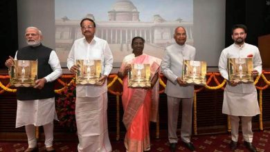 Photo of केंद्रीय मंत्री अनुराग ठाकुर ने डीपीडी की तीन पुस्तकों का विमोचन किया; राष्ट्रपति रामनाथ कोविंद को पुस्तकों की पहली प्रतियां भेंट की