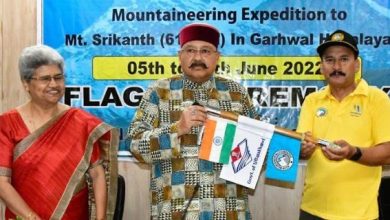 Photo of पर्यटन मंत्री सतपाल महाराज ने हरी झंडी दिखा दून से पर्वतारोहण दल को किया रवाना
