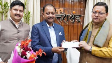 Photo of जोशीमठ के लोगों की मदद के लिये 25 लाख की धनराशि का चेक मुख्यमंत्री को सौंपा