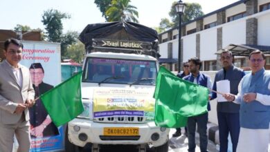 Photo of जोशीमठ के प्रभावित क्षेत्र के लिए राहत सामग्री के वाहनों का फ्लैग ऑफ करते हुएः सीएम