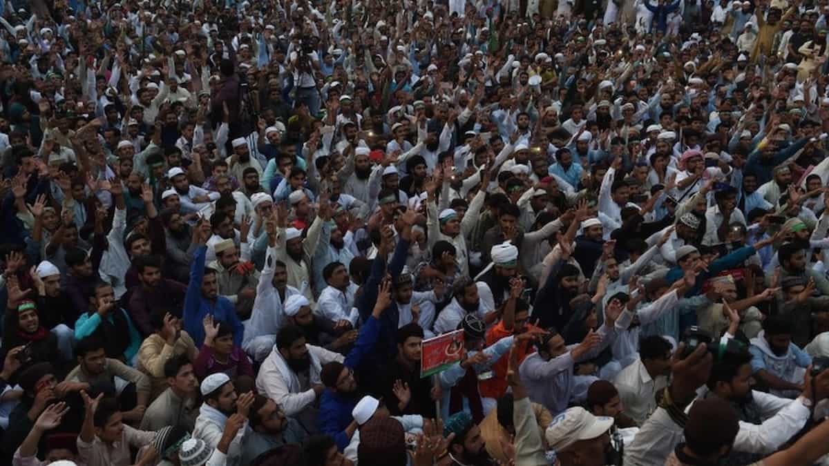 कौन है सरदार अमन खान, जिसकी एक हुंकार पर PoK में सड़क पर उतरे 1.5 लाख कश्मीरी, जनरल मुनीर की जल्लाद फौज भी टेक रही घुटने