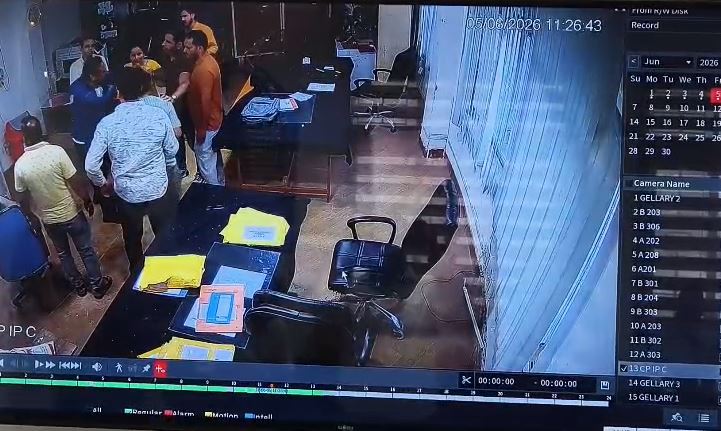 शिक्षकों के साथ मारपीट