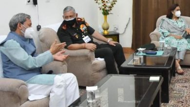 Photo of भारत के चीफ डिफेंस स्टाफ जनरल बिपिन रावत ने मुख्यमंत्री तीरथ सिंह रावत से मुलाकात की