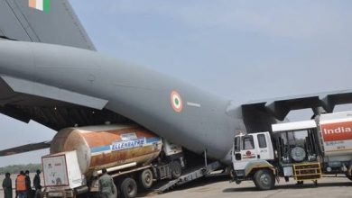 Photo of कोविड-19 के खिलाफ लड़ाई में भारतीय वायुसेना ने ऑक्सीजन कंटेनर, आवश्यक दवाओं एवं अन्य चिकित्सा उपकरणों को एयरलिफ्ट किया