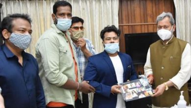Photo of राधिका जी फिल्म्स के बैनर तले बन रही फिल्म की टीम ने CM तीरथ सिह रावत से मुलाकात की