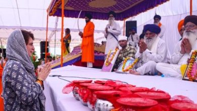 Photo of लखीमपुर में शहीद हुए किसानों एवं पत्रकार रमन कश्यप की अंतिम अरदास सभा में शामिल हुईं प्रियंका गांधी