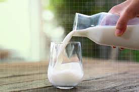 Photo of कहीं आप भी तो नहीं करते दूध को बार-बार उबालने की ग़लती? जान लें नुकसान