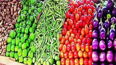 Photo of महंगाई का एक और झटका, बढ़ गए फलों और सब्जियों के दाम