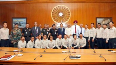 Photo of रक्षा मंत्री श्री राजनाथ सिंह ने नई दिल्ली में तिरंगा माउंटेन रेस्क्यू दल के साथ बातचीत की