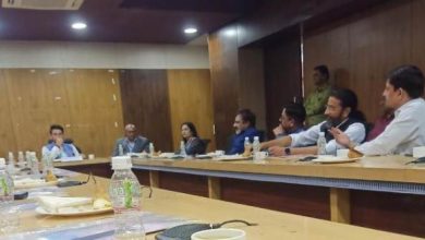 Photo of पी.आई.बी. अहमदाबाद द्वारा आयोजित दो भिन्न भिन्न कार्यक्रम में प्रमुख प्रिंट और टीवी चैनलों के अग्रणियों ने मंत्री के साथ चर्चा की।
