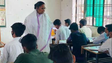 Photo of माध्यमिक शिक्षा मंत्री ने जनपद लखनऊ में प्रथम पाली के परीक्षा केन्द्रों का किया औचक निरीक्षण