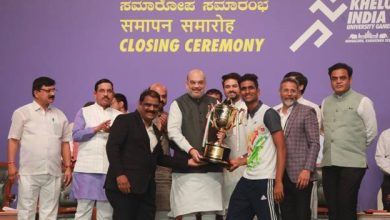 Photo of अमित शाह ने खेलो इंडिया यूनिवर्सिटी गेम्स कॉफी टेबलबुक का विमोचन किया और विजेताओं को ट्राफी प्रदान कीं