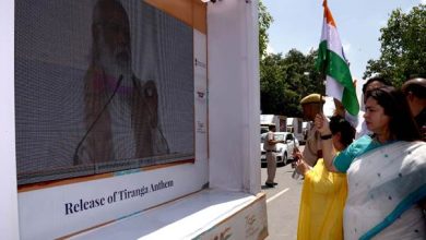Photo of श्रीमती मीनाक्षी लेखी ने हर घर तिरंगा अभियान के बारे में लोगों को जागरूक करने के लिए 40 एलईडी वैन को झंडी दिखाकर रवाना किया