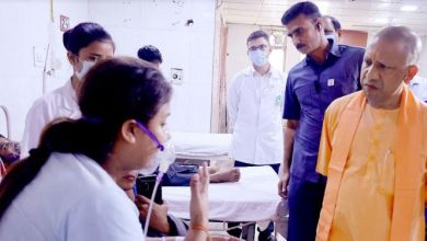 Photo of मुख्यमंत्री ने दुर्घटना में घायल लोगों से डॉ0 श्यामा प्रसाद मुखर्जी (सिविल) चिकित्सालयमें भेंटकर उनका कुशलक्षेम जाना