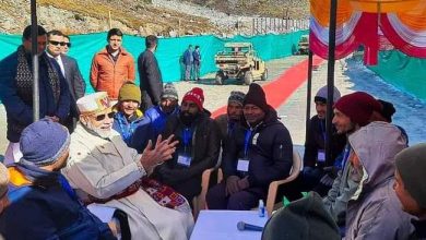 Photo of प्रधानमंत्री ने श्री केदारनाथ पुनर्निर्माण कार्यों में लगे श्रमजीवियों के साथ मुलाकात कर उनका हौंसला बढ़ाया।