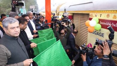 Photo of भारत गौरव पर्यटक ट्रेन “श्री जगन्नाथ यात्रा” को दिल्ली से हरी झंडी दिखाई गई