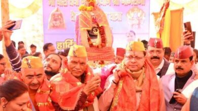 Photo of मां धारी देवी एवं भगवान श्री नागराजा देव डोली शोभायात्रा 2023 के शुभारंभ कार्यक्रम में प्रतिभाग करते हुएः सीएम