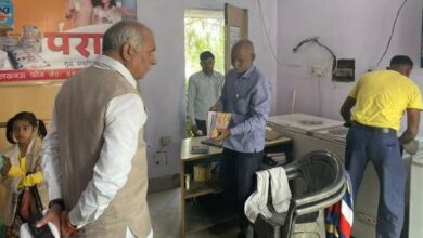 Photo of दुग्ध विकास मंत्री धर्मपाल सिंह ने पराग बूथ का औचक निरीक्षण किया