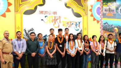 Photo of मणिपुर से छात्र-छात्राएं सकुशल लौटे देहरादून, एयरपोर्ट पर जताया मुख्यमंत्री धामी का आभार