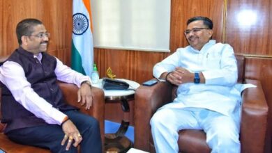 Photo of मंत्री नन्दी ने पर्यटन मंत्री जयवीर सिंह से मुलाकात कर पर्यटन की असीम संभावनाओं पर की चर्चा