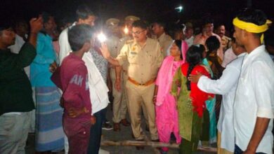Photo of बेकाबू ट्रक ने मां- बेटे समेत तीन को रौंदा, तीनों की मौत