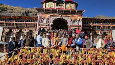 Photo of बद्री नारायण की पूजा अर्चना कर देश प्रदेश की सुख समृद्धि कामना की।