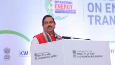 Photo of भारत नवीकरणीय ऊर्जा के क्षेत्र में विश्व की राजधानी बनेगा: केंद्रीय मंत्री प्रल्हाद जोशी