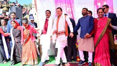 Photo of मुख्यमंत्री ने स्थानीय महिलाओं के साथ झुमैलो नृत्य किया, महिला मंगल दल को एक लाख की धनराशि दी।