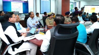 Photo of सीएम धामी ने भूस्खलन की आपात स्थिति के 15 मिनट के भीतर जेसीबी पहुंचाने के सख्त निर्देश दिए